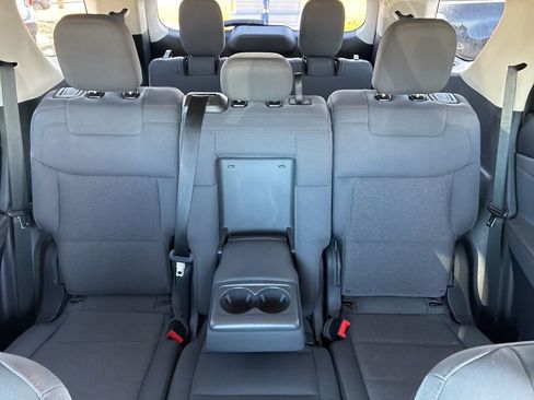 Used 2025 Ford Explorer Active AWD/4WD image 33
