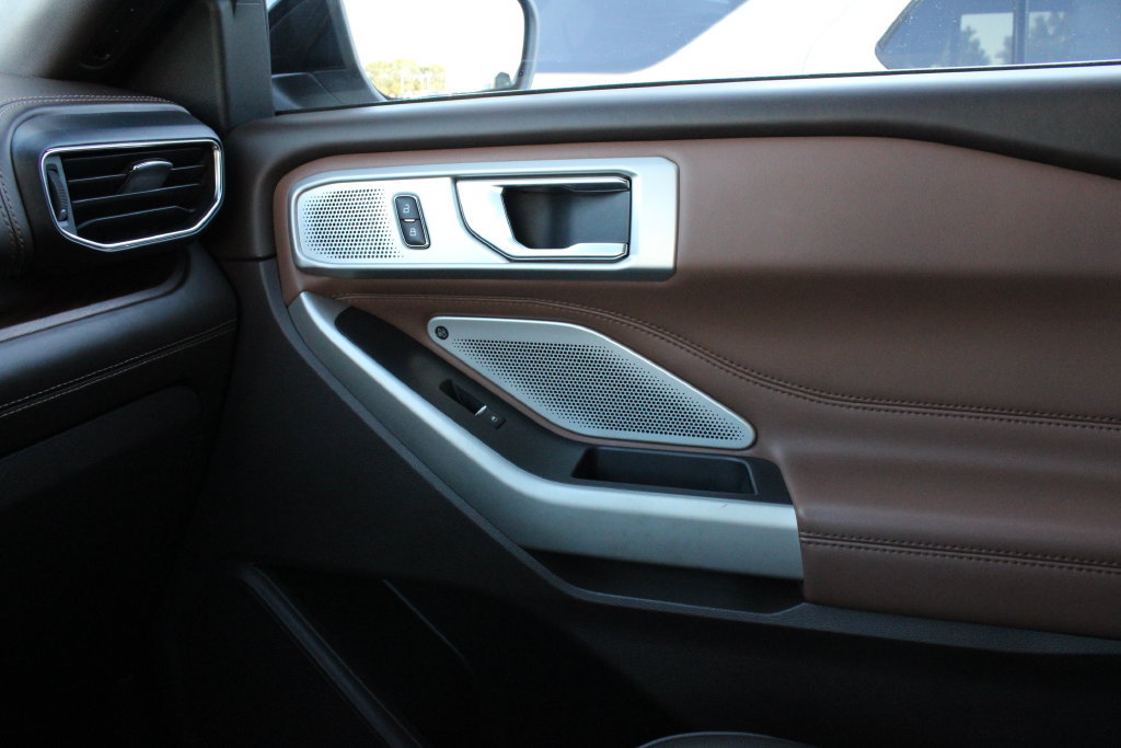 Used 2022 Ford Explorer King Ranch w/ Premium Technology Package RWD image 21