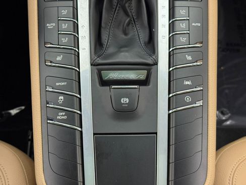 Used 2021 Porsche Macan image 29