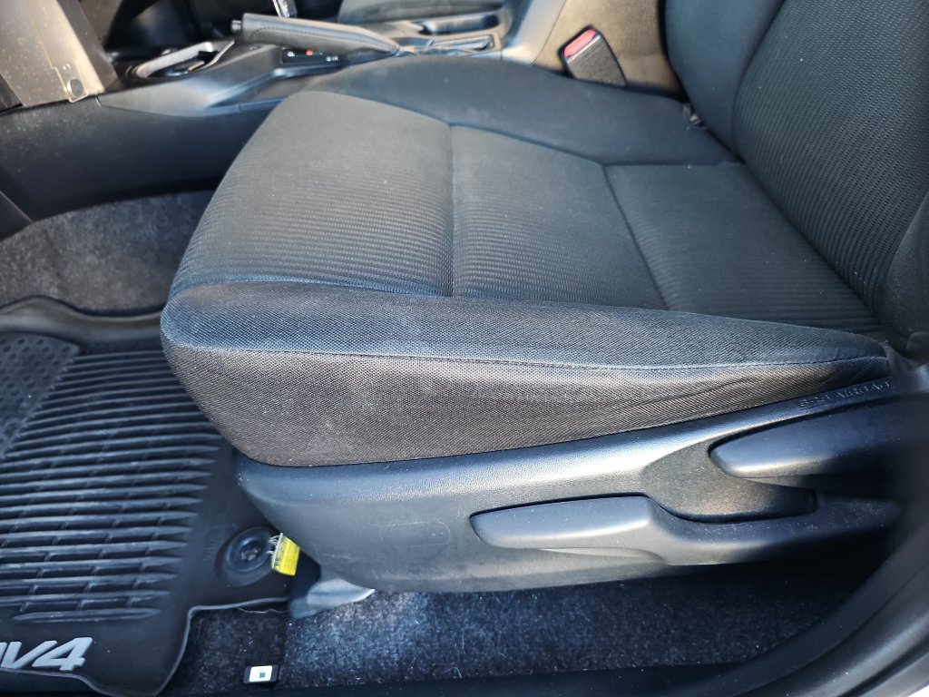 Used 2017 Toyota RAV4 LE w/ Carpet Mat Package AWD/4WD image 17