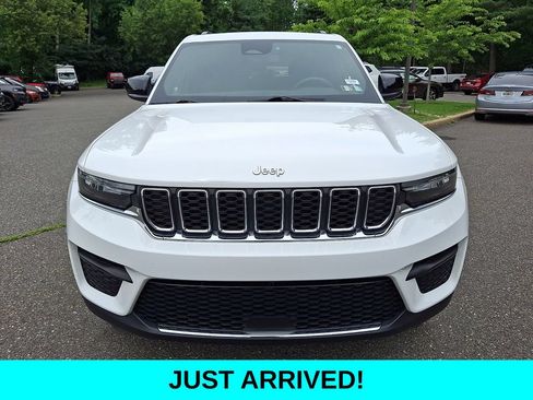 Used 2024 Jeep Grand Cherokee Laredo X w/ Trailer Tow Package AWD/4WD image 2