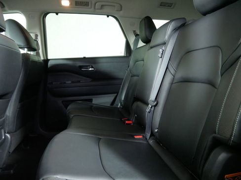 Used 2023 Nissan Pathfinder SL image 16