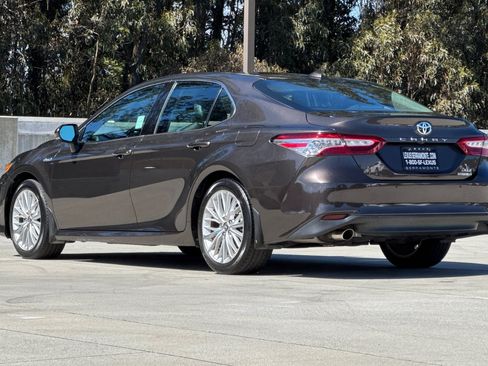 Used 2019 Toyota Camry XLE w/ Driver Assist Package FWD image 3