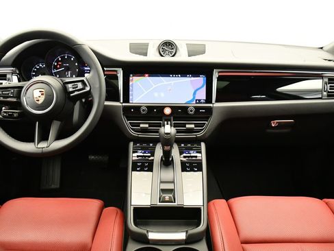 Certified 2026 Porsche Macan AWD/4WD image 22