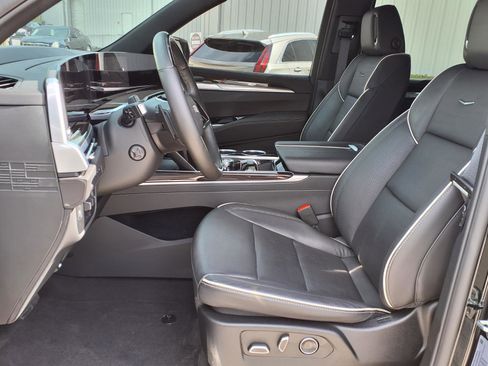 Certified 2025 Cadillac Escalade Premium Luxury w/ Touring Package image 17