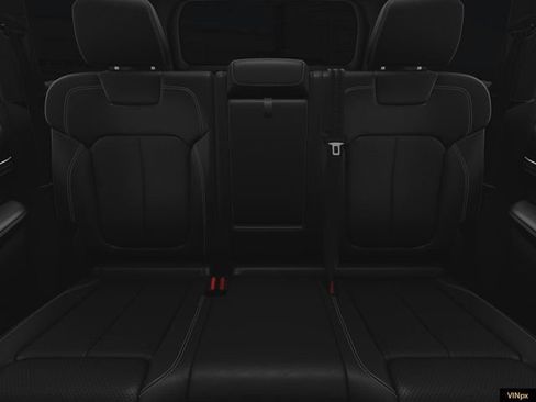 Used 2025 Jeep Grand Cherokee Overland w/ Luxury Tech Group IV AWD/4WD image 17