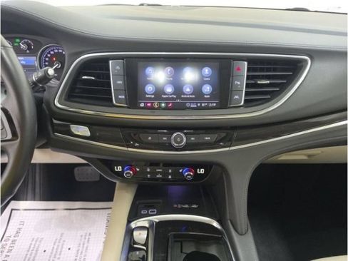 Used 2022 Buick Enclave Essence w/ Sport Touring Edition AWD/4WD image 8
