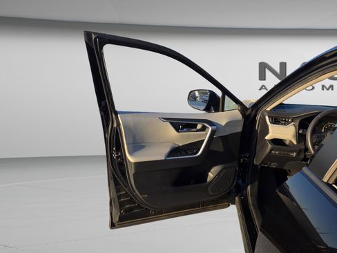 Used 2020 Toyota RAV4 XLE Premium image 24