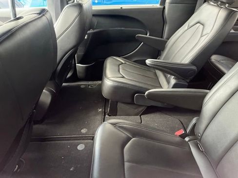 Used 2026 Chrysler Pacifica Select FWD image 6
