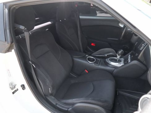 Used 2017 Nissan 370Z Coupe RWD image 32