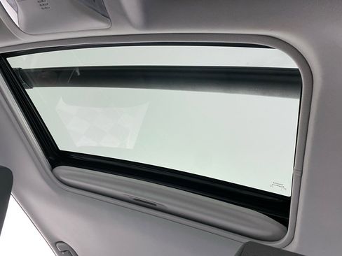 Used 2021 Toyota RAV4 XLE w/ Convenience Package image 9