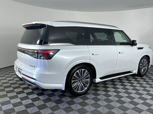 New 2025 INFINITI QX80 Luxe image 3