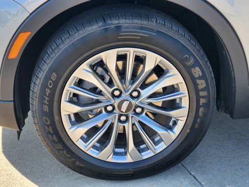 Certified 2025 Cadillac XT4 Premium Luxury FWD image 29