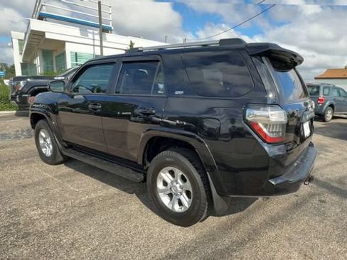 Used 2021 Toyota 4Runner SR5 Premium w/ Moonroof Package AWD/4WD image 6