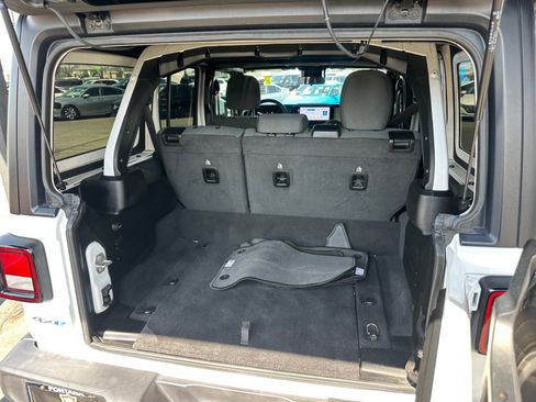 Used 2024 Jeep Wrangler Unlimited AWD/4WD image 27