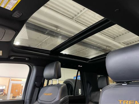 Used 2025 Ford Expedition Tremor image 23