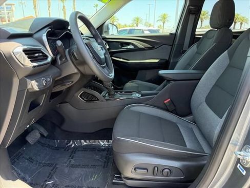 Used 2022 Chevrolet TrailBlazer LT w/ LPO, Blackout Package FWD image 6