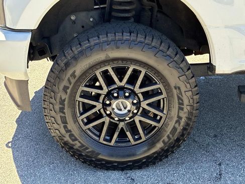 Certified 2022 Ford F250 Lariat w/ Black Appearance Package AWD/4WD image 17