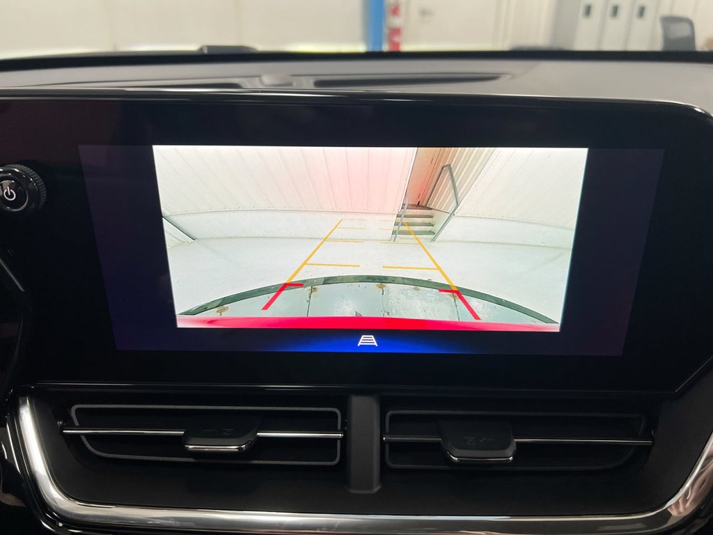 New 2026 Chevrolet Trax RS w/ Sunroof Package FWD image 15