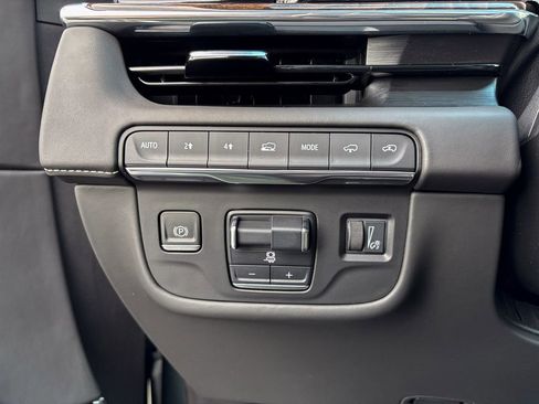 Used 2023 Cadillac Escalade Sport Platinum w/ LPO, ONYX Package image 27