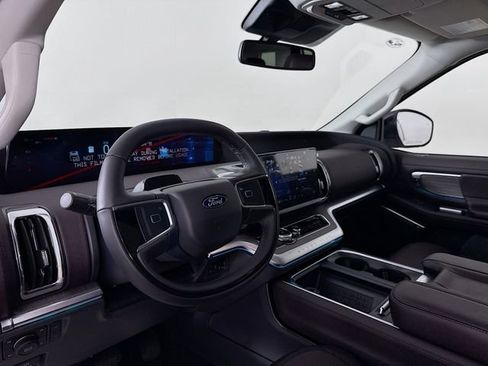New 2025 Ford Expedition Platinum w/ Platinum Ultimate Package AWD/4WD image 9