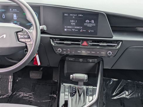 Certified 2025 Kia Niro LX FWD image 15