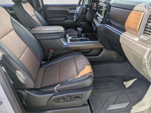 Certified 2023 Chevrolet Silverado 1500 High Country w/ Technology Package image 19