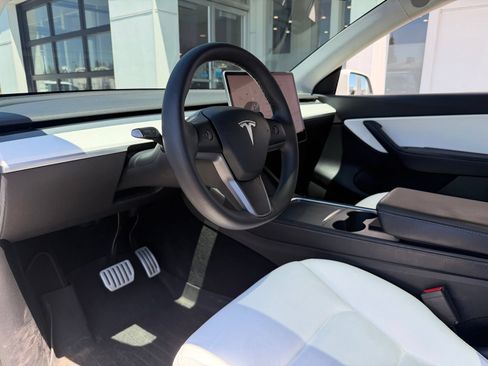 Used 2022 Tesla Model Y Performance AWD/4WD image 13