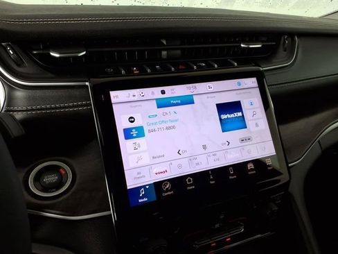 Used 2023 Jeep Grand Cherokee L Limited image 19