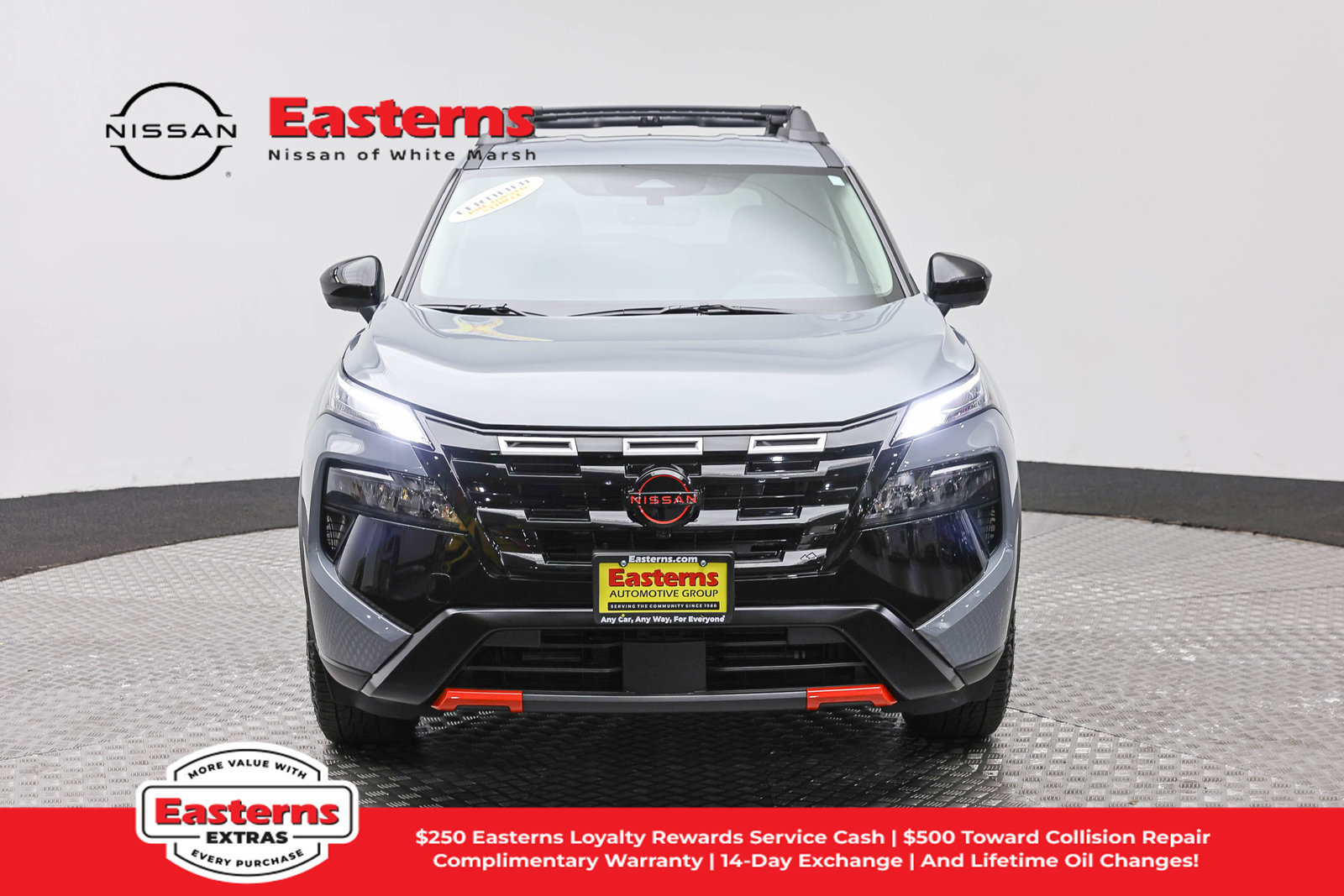 Used 2026 Nissan Rogue SV AWD/4WD image 2