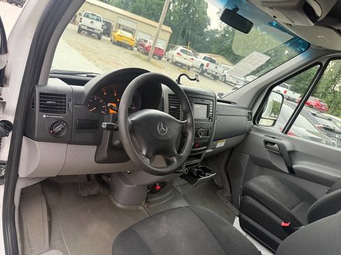 Used 2018 Mercedes-Benz Sprinter 2500 image 12