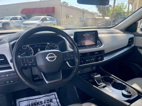 Used 2025 Nissan Rogue SV AWD/4WD image 12