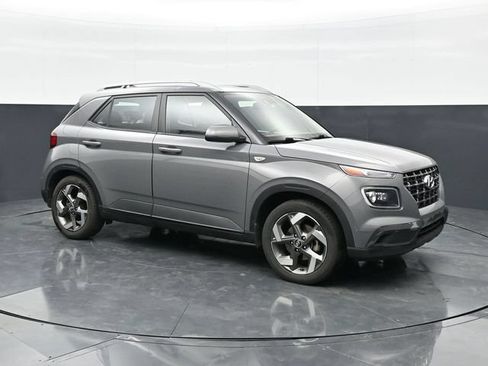 Used 2020 Hyundai Venue SEL w/ Convenience + Premium Package FWD image 3