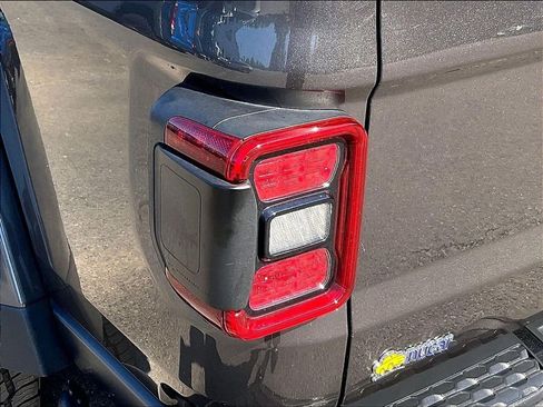 Used 2021 Jeep Gladiator Rubicon AWD/4WD image 32