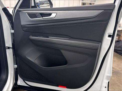 Used 2024 Volkswagen Atlas Cross Sport SE w/ Panoramic Sunroof Package FWD image 30
