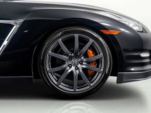 Used 2015 Nissan GT-R Premium image 6