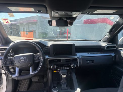 Used 2025 Toyota Tacoma SR5 AWD/4WD image 18