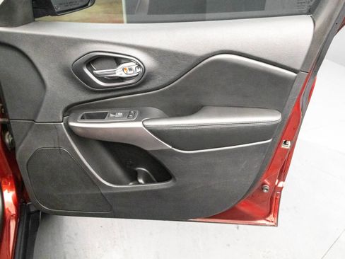 Used 2021 Jeep Cherokee Limited image 43