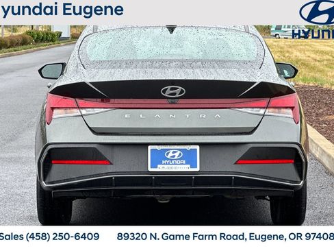Used 2024 Hyundai Elantra SEL FWD image 4