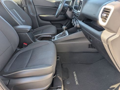 Used 2025 Hyundai Venue Limited FWD image 27