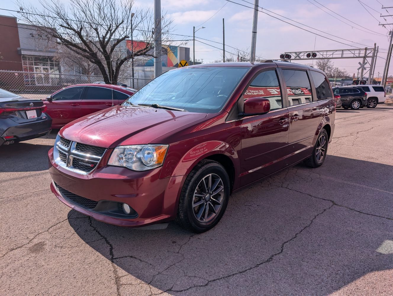 Used 2017 Dodge Grand Caravan SXT FWD image 1
