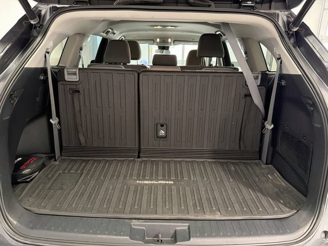 Used 2023 Toyota Highlander LE AWD/4WD image 20
