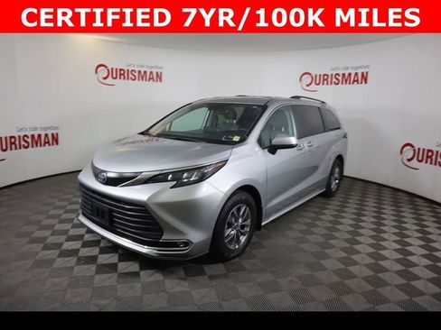 Used 2024 Toyota Sienna XLE w/ XLE Plus Package AWD/4WD image 4