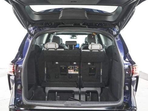 Used 2026 Toyota Sienna AWD image 18