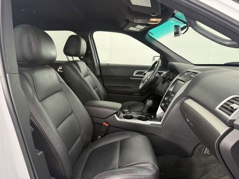 Used 2015 Ford Explorer XLT w/ Equipment Group 202A AWD/4WD image 10
