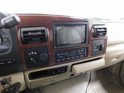 Used 2005 Ford F350 Lariat image 27