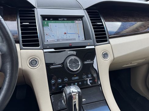 Used 2018 Ford Taurus Limited FWD image 9