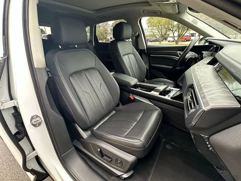 Used 2024 Audi Q8 e-tron Premium Plus w/ Premium Plus Package image 45