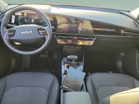 New 2026 Kia Niro EX FWD image 9
