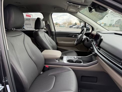 New 2026 Kia Carnival LXS FWD image 13